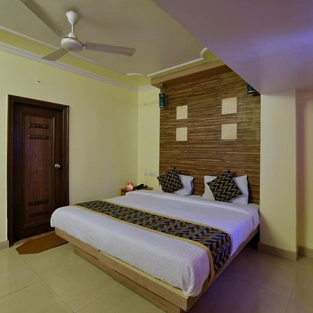 Oyo 2289 Hotel Radha Palace Kukas Exterior photo