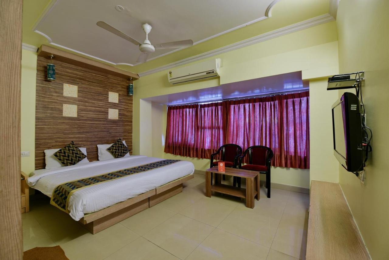 Oyo 2289 Hotel Radha Palace Kukas Exterior photo