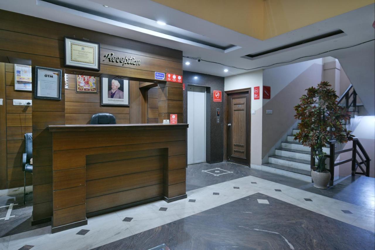 Oyo 2289 Hotel Radha Palace Kukas Exterior photo